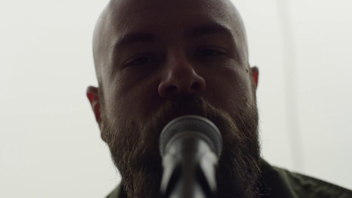Demon Hunter « On My Side »